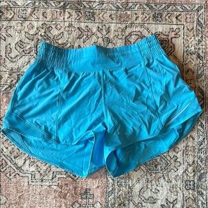 Lulu lemon Women’s Hotty Hot high rise lined 2.5” size 6 short